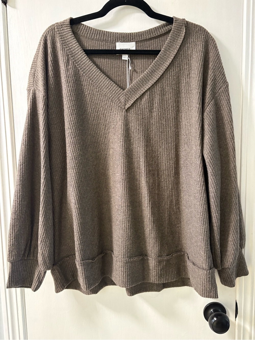 ANDREE BY UNIT Men's V-Neck Ribbed Sweater in Taupe